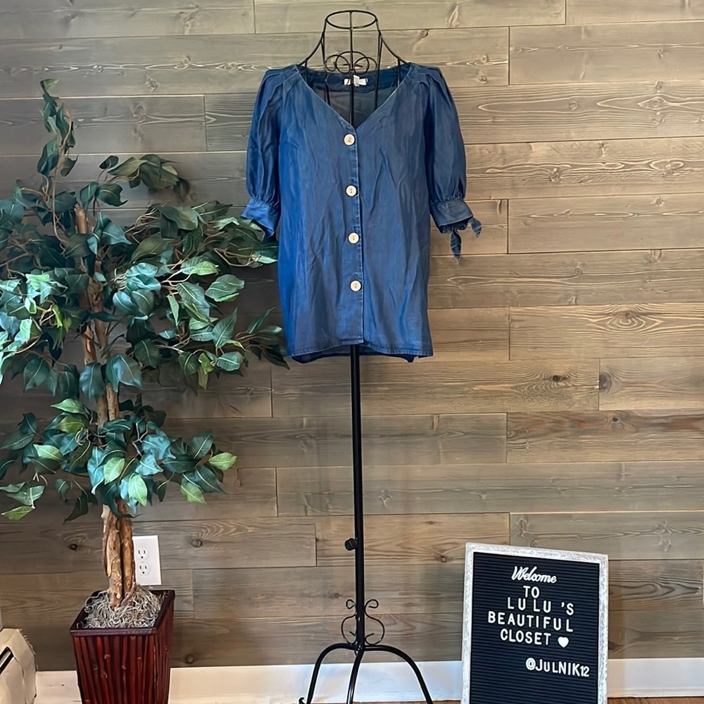 LC Lauren Conrad size small V-neck denim blouse - Picture 3 of 10